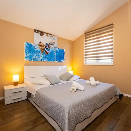 Vakantiehuis My Dalmatia - Sea View Tonka With Private Swimming Pool And Gym