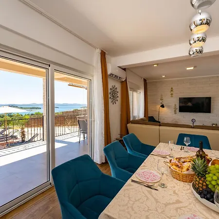 Casa de Férias My Dalmatia - Sea View Tonka With Private Swimming Pool And Gym