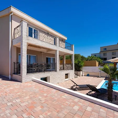 Vakantiehuis My Dalmatia - Sea View Tonka With Private Swimming Pool And Gym