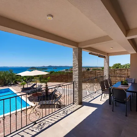 Vakantiehuis My Dalmatia - Sea View Tonka With Private Swimming Pool And Gym *