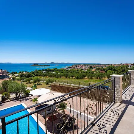 Casa de Férias My Dalmatia - Sea View Tonka With Private Swimming Pool And Gym Pakoštane