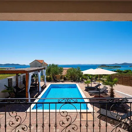 Vakantiehuis My Dalmatia - Sea View Tonka With Private Swimming Pool And Gym *