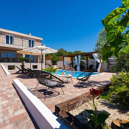 Casa de Férias My Dalmatia - Sea View Tonka With Private Swimming Pool And Gym *