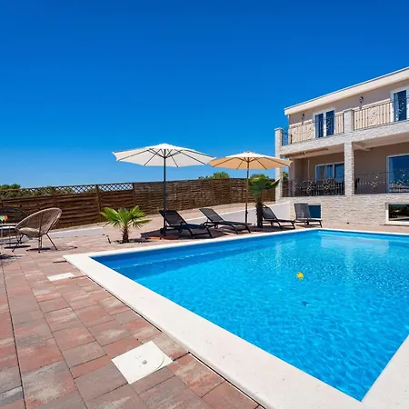 Vakantiehuis My Dalmatia - Sea View Tonka With Private Swimming Pool And Gym Pakoštane